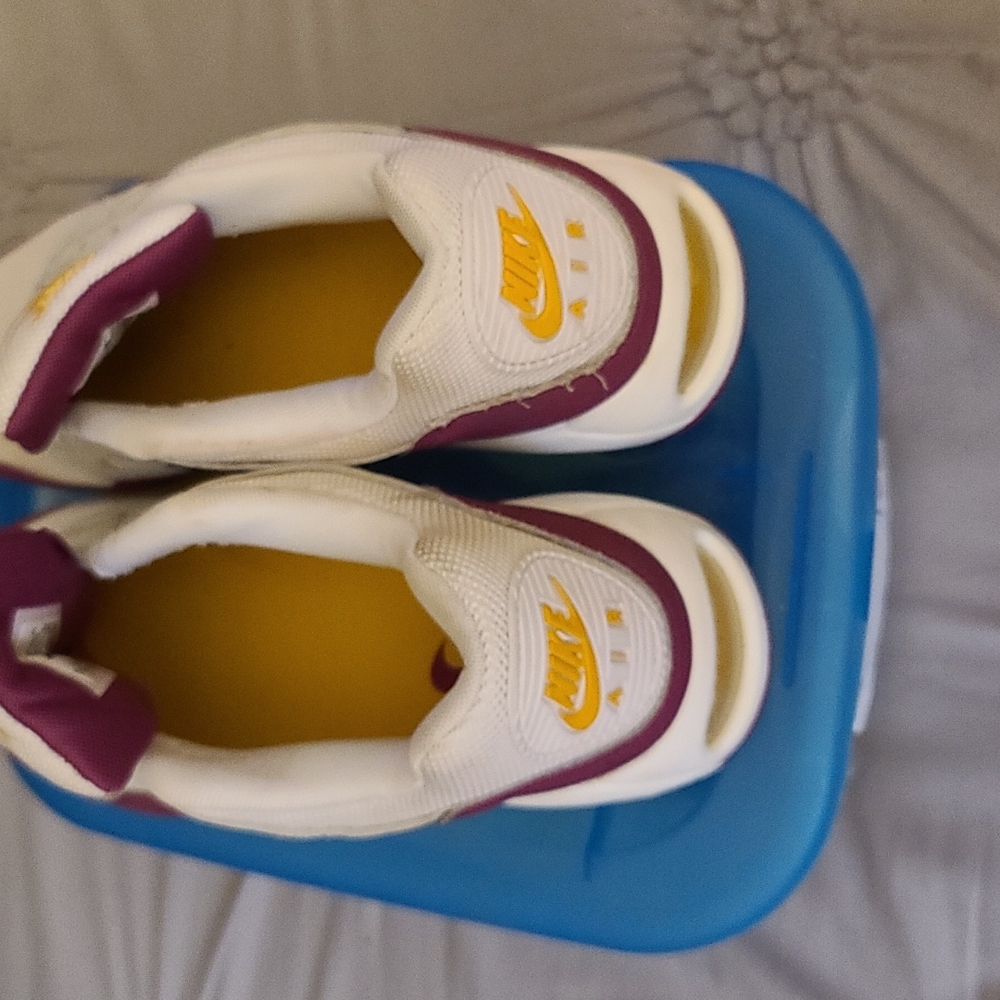 Sneakers - Picture 3 of 6